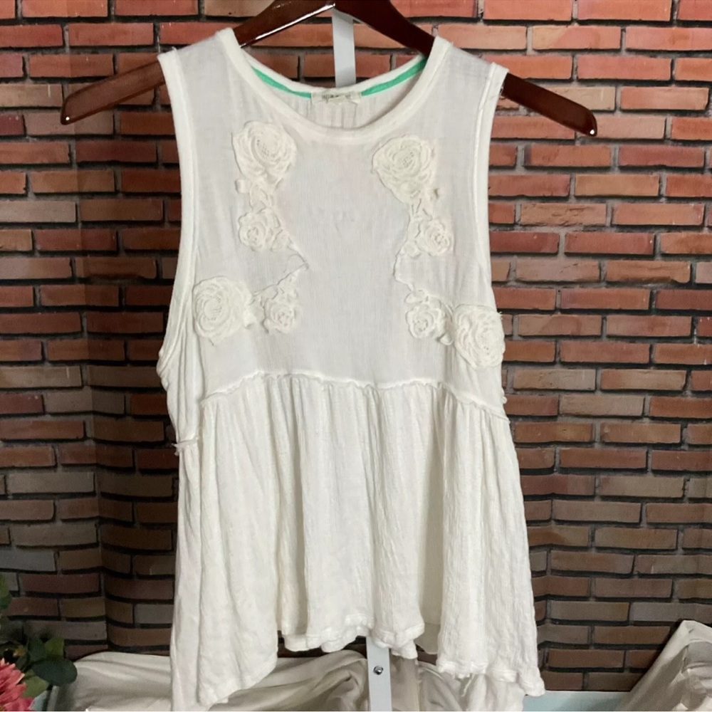 Taylor & Sage Women’s L Sleeveless Women’s Pullover Top Off White blouse